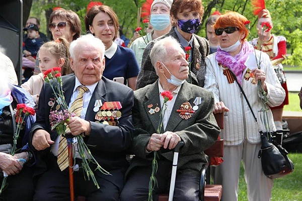 В Текстильщиках открыли Аллею Славы в память о боевых подвигах жителей района.