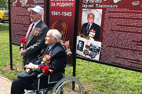 В Текстильщиках открыли Аллею Славы в память о боевых подвигах жителей района.